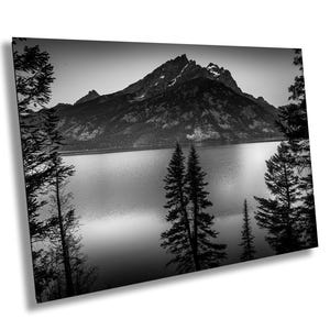WY Teton National Park Jenny Lake Sonnenaufgangsreflexionen 2 Schwarzweiß