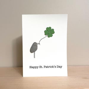 Carte artistique en galets • Joyeuse Saint-Patrick • 5,5 x 4 • intérieur vierge • carte de voeux faite main • unique en son genre • prête à être expédiée
