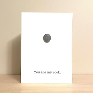 Carte artistique You Are My Rock Pebble • 5,5 x 4 • vierge à l'intérieur • carte faite main • unique en son genre • prête à être expédiée
