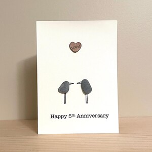 Joyeux 5e anniversaire carte d'art en galets - 4,5 x 5 po. - carte d'anniversaire en bois