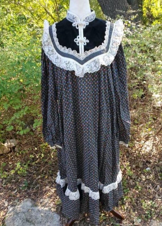 black gunne sax dress Strapless - There are also some snags in the skirt Gunne Sax Black Label Dress