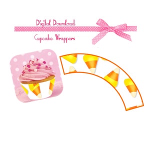 Puede incluir: Envoltorios para cupcakes imprimibles con un fondo de lunares rosa y blanco y un diseño de maíz dulce. Los envoltorios presentan un cupcake con glaseado rosa y chispas. El texto "Descarga digital Envoltorios para cupcakes" está en la parte superior de la imagen.