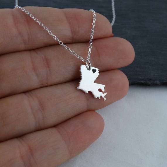 ルイジアナ州チャームネックレス（お住まいの都市の近くにあるハートが