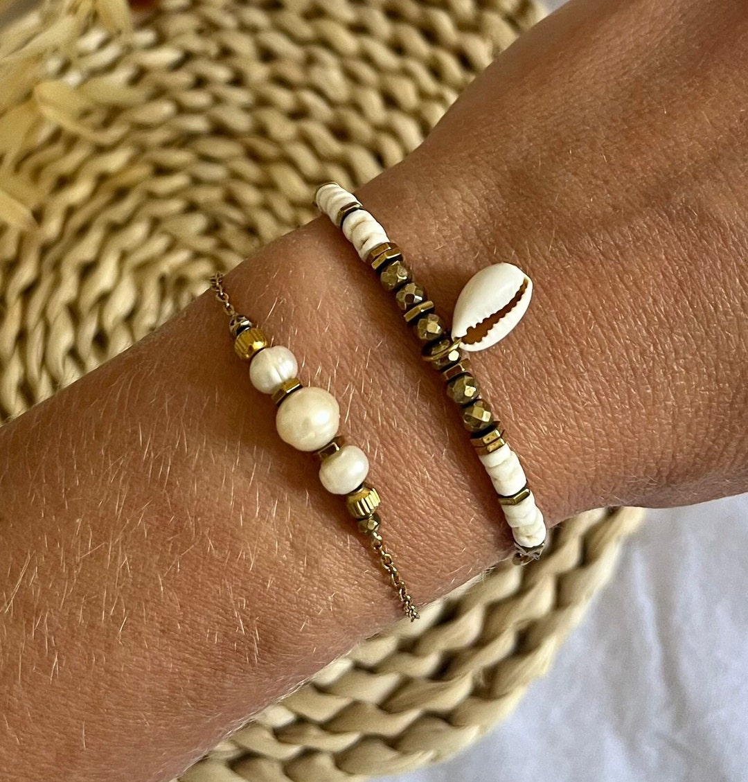 Bracelet Perlé En Acier Inoxydable Doré - Perles Blanches Et Coquillages - Style Jonc