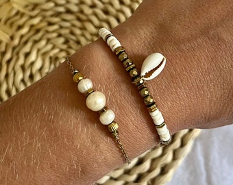 Shell / Freshwater pearl and stainless steel bracelet