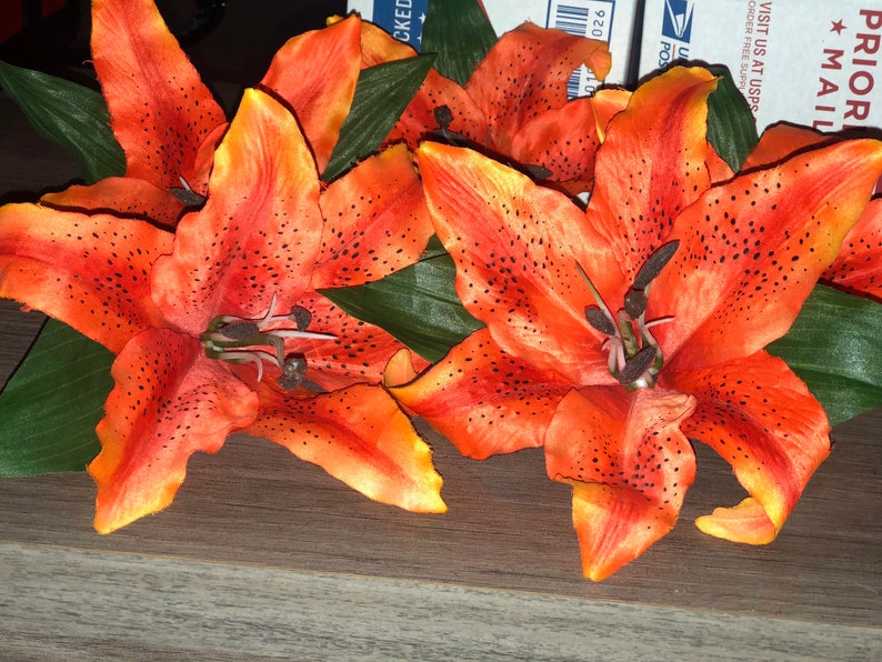 stargazer lily hair clip