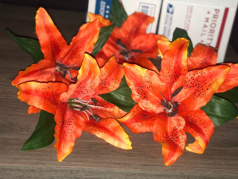 stargazer lily hair clip