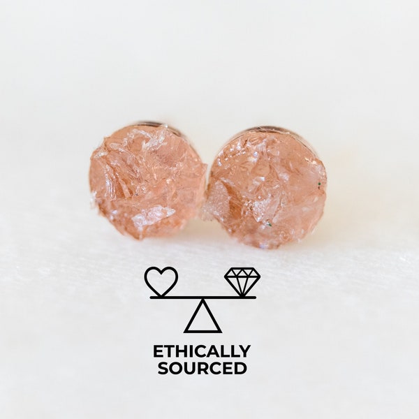 Boucles d'oreilles en quartz rose, Puces d'oreilles en quartz brut, Bijoux éthiques, Boucles d'oreilles tendance, Bijoux minimalistes, Puces d'oreilles en cristal brut, Boucles d'oreilles druzy