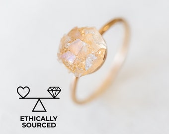 Raw Moonstone ring - Dainty gemstone ring - June birthstone jewelry - Rough crystal ring - Wedding jewelry