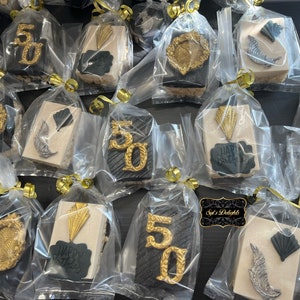 Great Gatsby rice krispies treats.  Gatsby rice cookies. Great Gatsby invitation cookies. Great Gatsby party favors. Great Gatsby cookies