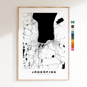 Può includere: Stampa di una mappa di Jönköping, Svezia, in bianco e nero, con il nome della città e le coordinate stampate sotto la mappa.