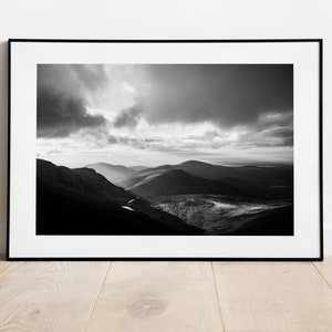 Impressão de montanha em preto e branco - Impressão de fotografia - Fotografia em preto e branco - Paisagem de montanha - Snowdonia - Fotografia de belas artes