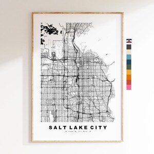 Könnte beinhalten: Schwarz-weiß Druck einer Karte von Salt Lake City, Utah. Die Karte zeigt das Straßenraster der Stadt und enthält den Text "Salt Lake City" sowie die Koordinaten "40.7549° N, 111.8910° W".