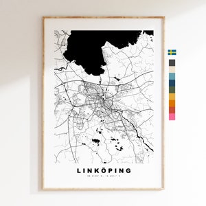 Puede incluir: Impresión de un mapa de Linköping, Suecia, en blanco y negro. El mapa muestra las calles y vías fluviales de la ciudad. El nombre de la ciudad está impreso en la parte inferior del mapa.