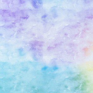 Pu&ograve; includere: Sfondo astratto ad acquerello con un gradiente di colori viola, blu e giallo. I colori sono sfumati insieme per creare un effetto morbido e sognante.