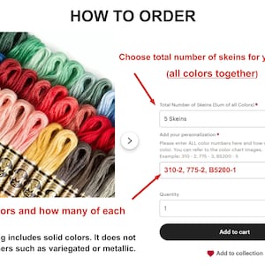 Op de afbeelding: Een close-up van een verscheidenheid aan borduurgarenklossen in verschillende kleuren. De afbeelding toont een formulier met instructies over hoe je borduurgaren kunt bestellen. Het formulier bevat een veld voor het totale aantal klossen, een veld voor personalisatie en een veld voor de hoeveelheid. De tekst op het formulier luidt: "Kies het totale aantal klossen voor uw bestelling (alle kleuren samen)", "Totaal aantal klossen (Som van alle kleuren)*", "5 klossen", "Voeg uw personalisatie toe", "Voer ALLE kleurnummers hier in en hoeveel klossen van elke kleur. U kunt verwijzen naar de kleurkaart afbeeldingen. Voorbeeld: 310-2, 775-3, B5200-5", "310-2, 775-2, B5200-1", "Aantal", "1", "Toevoegen aan winkelwagen", "Toevoegen aan collectie", "229".