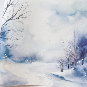 Può includere: Un dipinto ad acquerello di una scena invernale innevata con un solo albero spoglio in primo piano e un sentiero che si dirige verso la distanza. Il cielo è di un azzurro chiaro con sfumature di viola e nuvole bianche. La neve è di un bianco morbido con alcuni puntini blu e bianchi sparsi.
