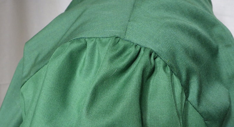 Size large 44 112cm chest. Men/'s lace-up green medieval costume shirt with collar