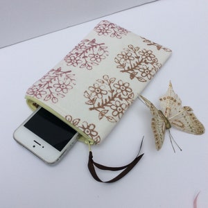 Handytasche, iPhone-Abdeckung, Handytasche, Handyhülle, handbedrucktstoff, original Blumen-Design-Stoff.