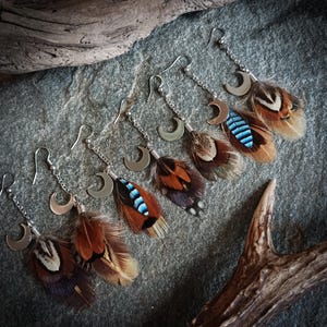 Boucles d&#39;oreilles plumes naturelles, bijou bohème pour l&#39;été