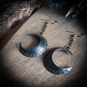 Kolczyki z półksiężycem z mosiądzu, biżuteria ręcznie robiona, styl boho i mistyczny