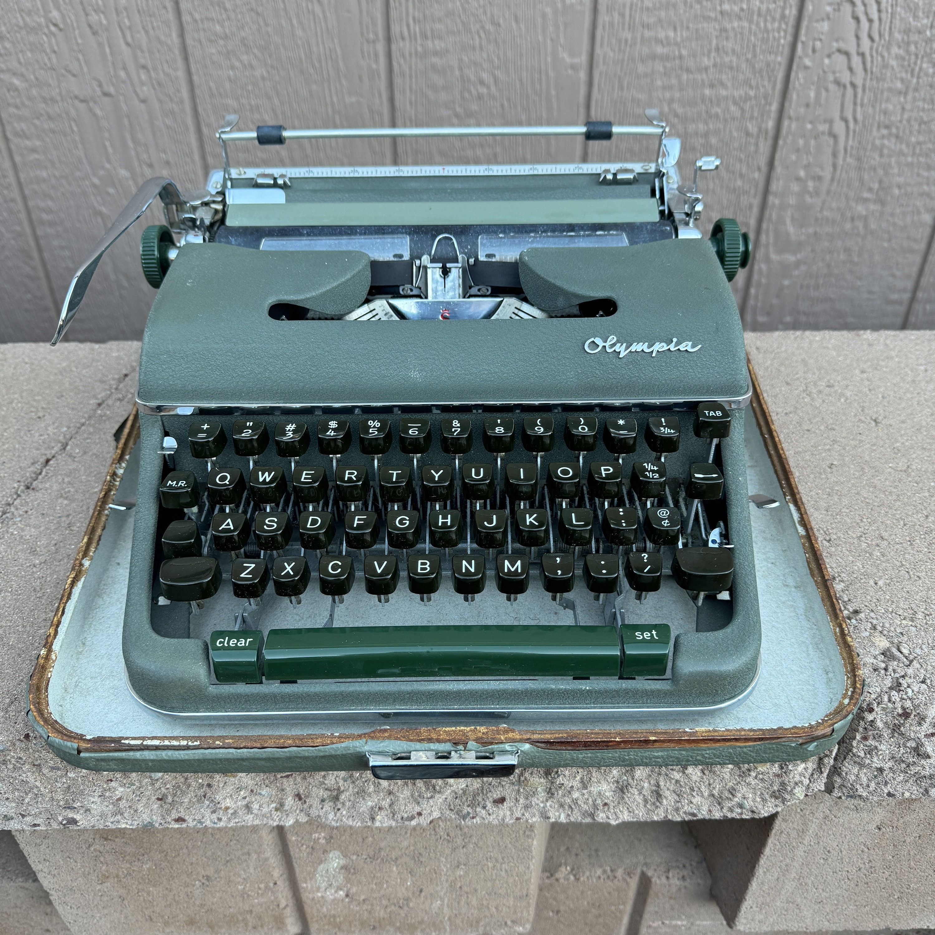 Olympia Typewriter SM4 with Case, 1960's Vintage (Works! - Needs new ribbon & a key oiling) Mailed with Restricted Signature Requirement