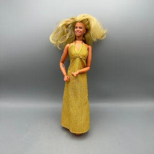 Bionic Woman Action Figure, Vintage Kenner Jaime Sommers (In Gold Dust Evening Dress with small tear in fabric, No Shoes & Hair is Frizzy)