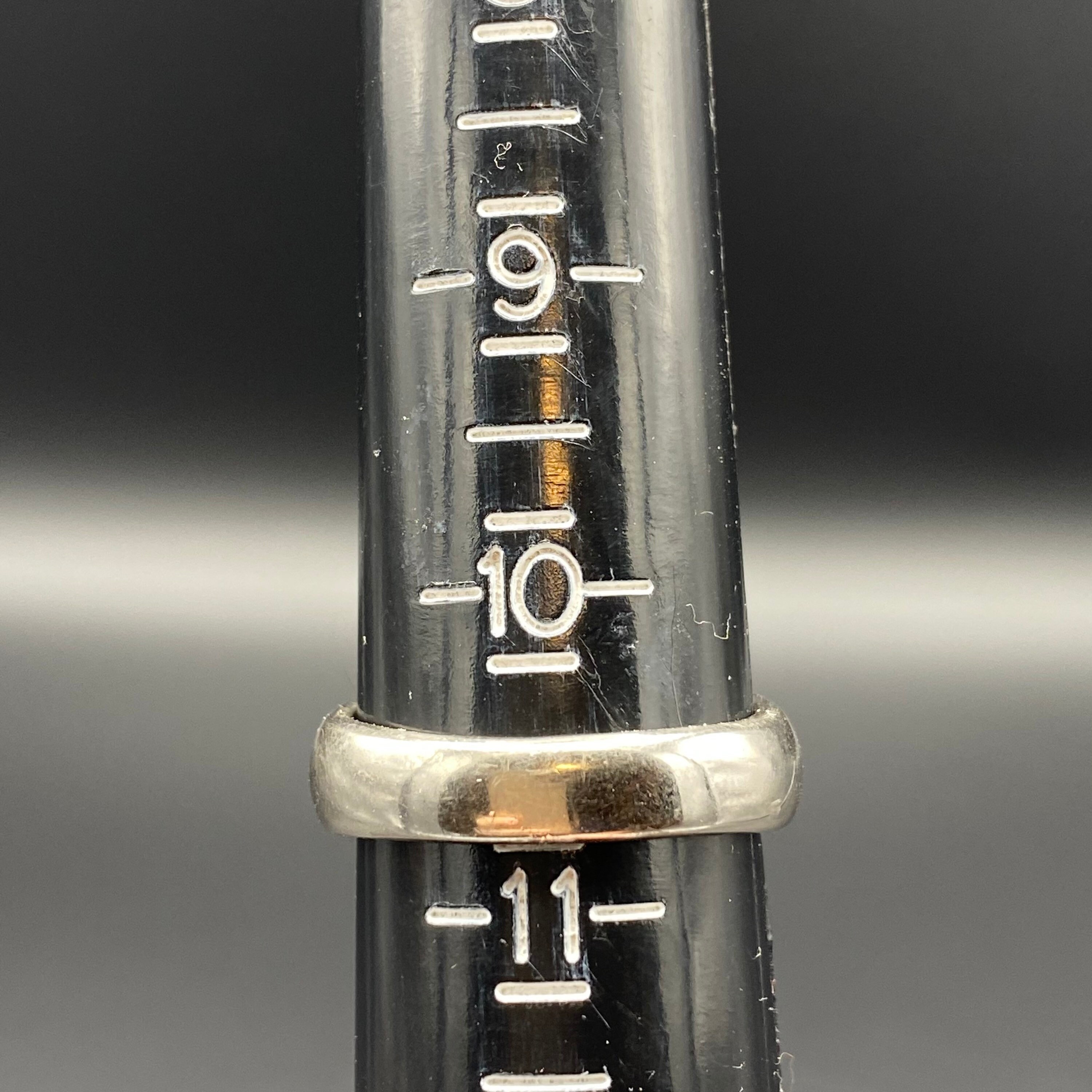 Bague Homme 18Kt H.G.E. - Modèle Grappe Avec Cristal - Taille 10.5 - Finition Brossée