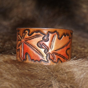 Handgefertigtes Leder Armband, Ahornblätter, Herbstlaub, Indian Summer,  handpunziert