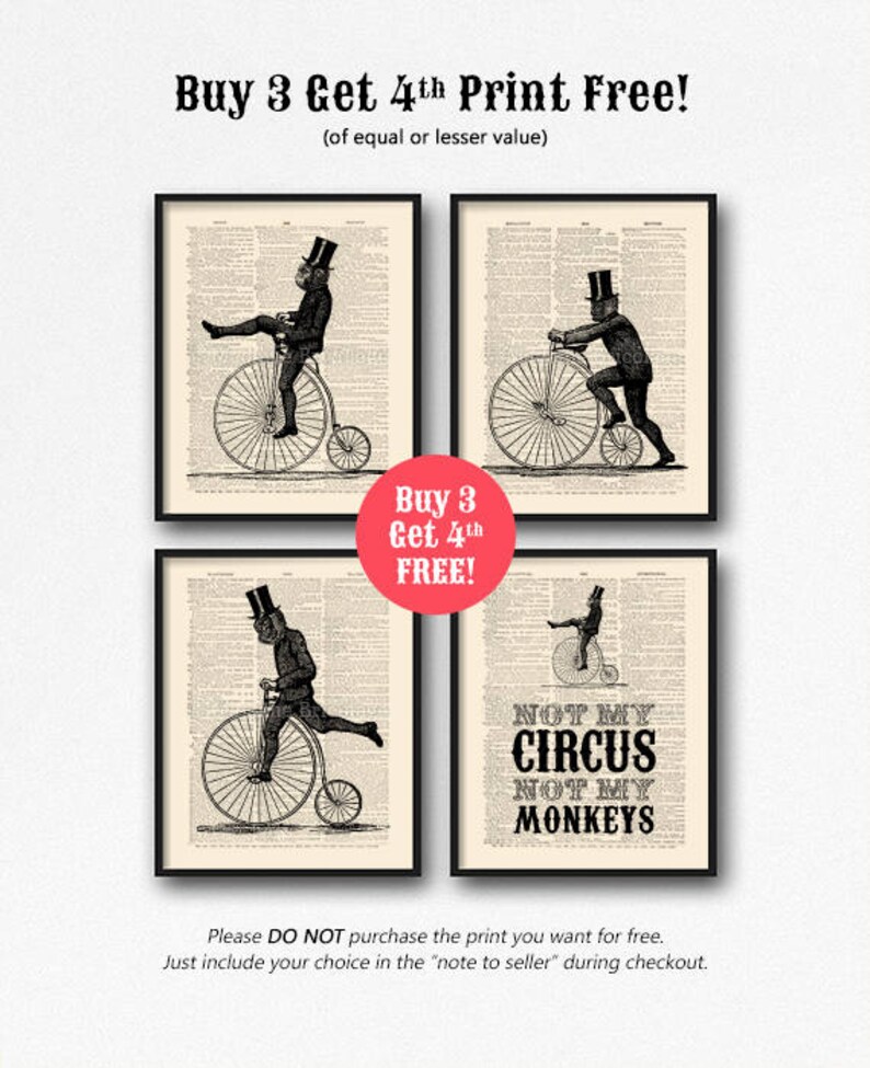 Pode incluir: Quatro ilustra&ccedil;&otilde;es em preto e branco de macacos a andar de bicicleta. O texto "Buy 3 Get 4th Print Free!" est&aacute; no topo da imagem. O texto "Buy 3 Get 4th FREE!" est&aacute; numa caixa vermelha no meio da imagem. O texto "NOT MY CIRCUS NOT MY MONKEYS" est&aacute; na ilustra&ccedil;&atilde;o inferior direita. O texto "Please DO NOT purchase the print you want for free. Just include your choice in the "note to seller" during checkout." est&aacute; na parte inferior da imagem.