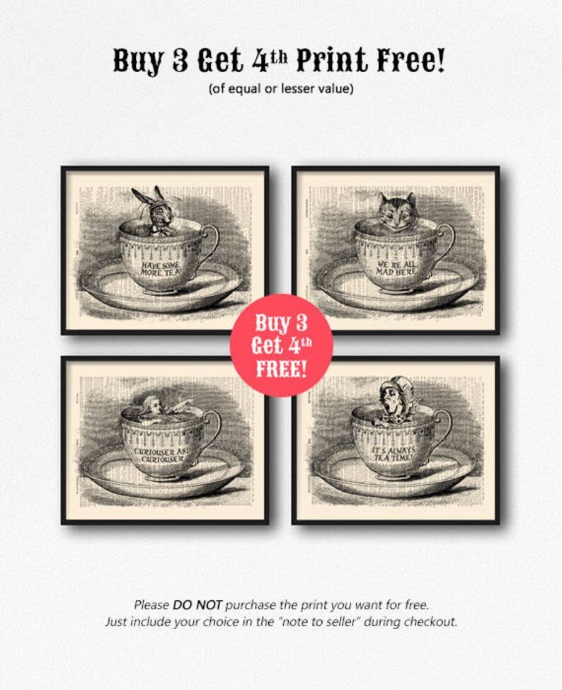 K&ouml;nnte beinhalten: Vier Schwarzwei&szlig;illustrationen von Figuren aus Alice im Wunderland, jede in einer Teetasse. Der Text in den Bildern lautet "Have some more tea", "We're all mad here", "Curiouser and curiouser" und "It's always tea time".