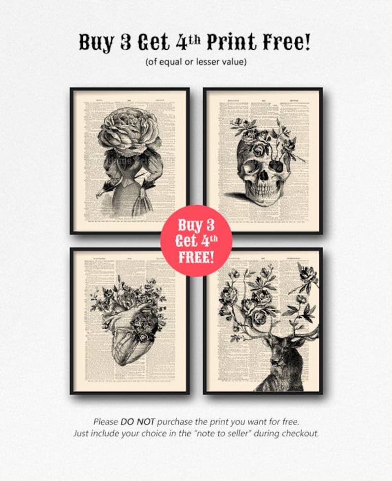 K&ouml;nnte beinhalten: Vier schwarz-wei&szlig;e druckbare Kunstdrucke mit einem Sch&auml;del, einem Herzen, einem Hirsch und einer Frau mit Rosen. Die Drucke sind gerahmt und auf wei&szlig;em Hintergrund dargestellt. Der Text "Buy 3 Get 4th Print Free!" wird &uuml;ber den Drucken angezeigt. Der Text "(of equal or lesser value)" wird unter dem Text "Buy 3 Get 4th Print Free!" angezeigt. Der Text "Buy 3 Get 4th FREE!" wird in einem roten Kreis in der Mitte des Bildes angezeigt.