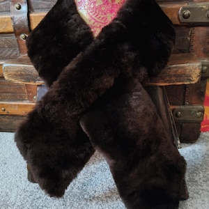 vintage faux fur interlock scarf in good condition