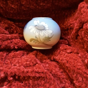 Royal Copenhagen 1961 butterfly and daisy bud posy pot