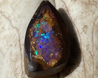 Boulder Opal cabochon, 555