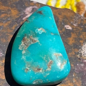 Polychrome Kingman Turquoise cabochon