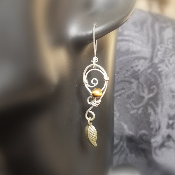 Boucles d'oreilles Asymétriques. Oeil de Tigre. Fermoirs Argent 925