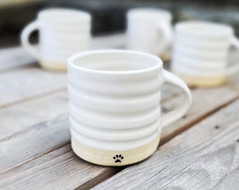 Kubek z łapką – ręcznie robiona ceramika w stylu farmhouse