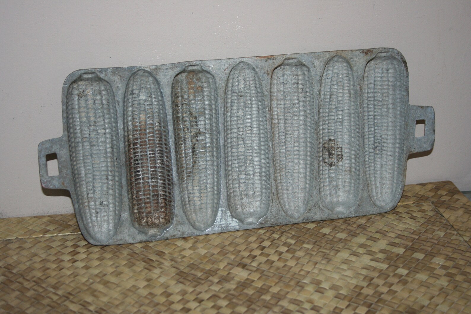 Vintage Wearever Corn Crib Pan, Heavy Aluminum Corn Stick Pan for 7