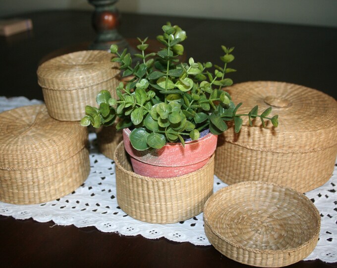 Round Vintage Wicker Baskets With Lids Set of 5 Straw Nesting Etsy