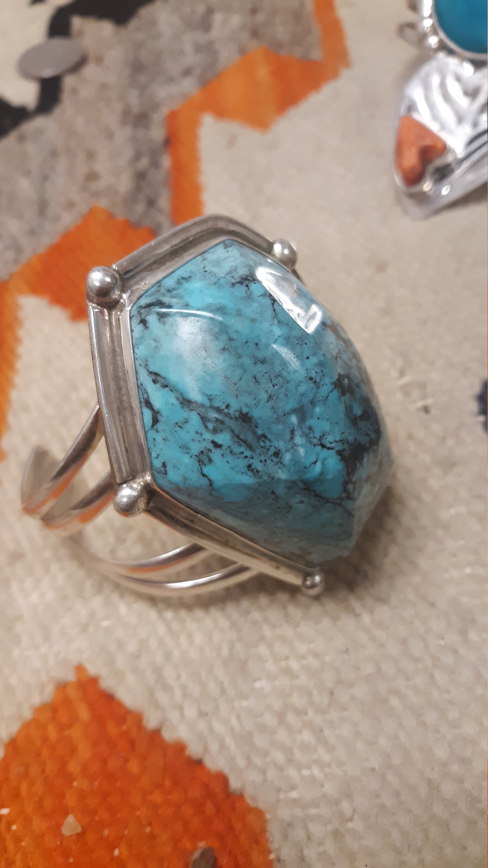 LYNCH SILVERSMITH“TURQUOISE SCALE CUFFS” Navajo Kingman Turquoise Silver Bracelet 3 Stone Sterling