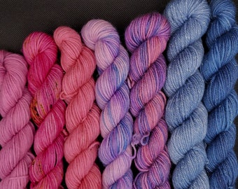 Hand Dyed Yarn Fingering - Pink to Blue Fade Set - 7 Mini-skeins Sock, Gold & Silver Sparkle Tonal Fade 140 g Pink to Lavender to Denim Blue