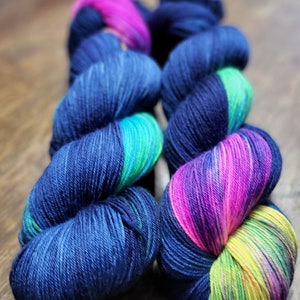 Hand Dyed Sock Yarn: Tiny Pops Assigned Pooling - Navy or White Neon