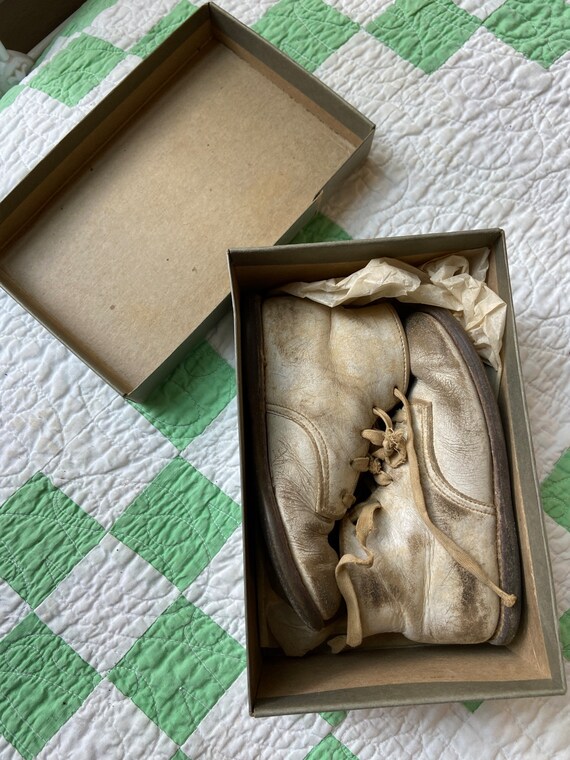 Vintage Buster Brown Baby White Leather Walking Shoes… Gem