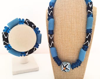 Conjunto de joyas con diseño de espiga azul para mujer: collar, pendientes y pulsera de cuentas. Regalo ideal para mujeres creativas.