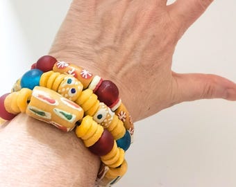 Conjunto de pulseras de cuentas amarillas hechas con cuentas de vidrio recicladas africanas, joyería gruesa