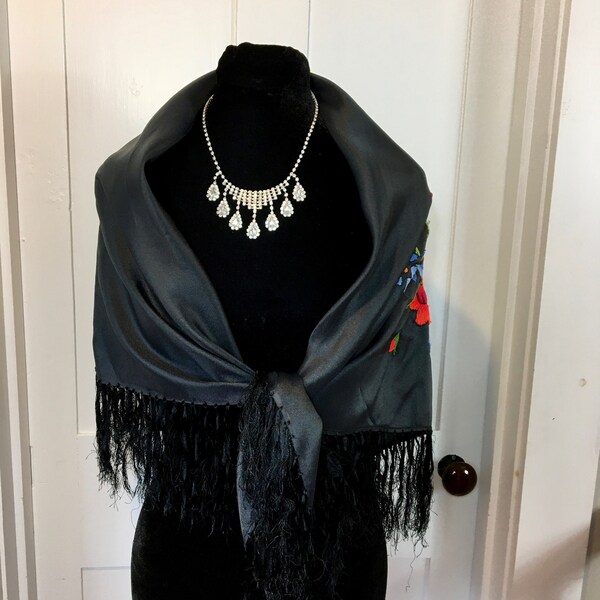 how to wear a piano shawl