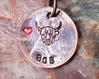 VACA DE LAS TIERRAS ALTAS / Vaca de las Tierras Altas con Corazón / Llavero de centavo PERSONALIZADO estampado a mano. Elección de fecha de 1959 a 2025