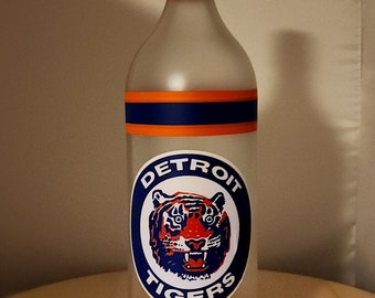 Handmade Detroit Tigers Glass Bottle Lamp with 4 foot dimmable light cord and Free Shipping