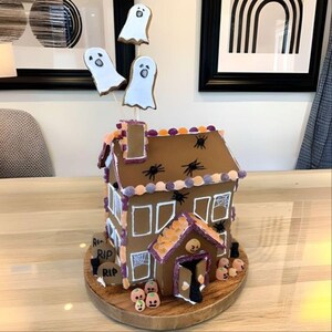 Halloween Pumpkin Spice Gingerbread House template pattern, recipe and instructions  - The ultimate &quot;Haunted Halloween House&quot; Baking Guide!